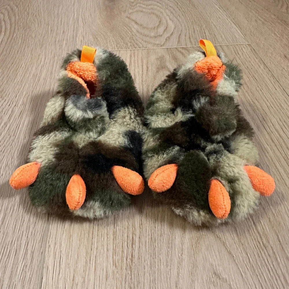 Wonder Nation Baby Boys Green Camo Monster Paw Faux Fur Slippers Size 3 Orange